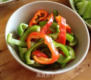 小炒豆干~芹菜五花肉炒豆干的做法步骤:4