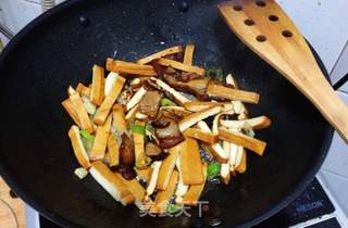 小炒豆干~芹菜五花肉炒豆干的做法步骤:8