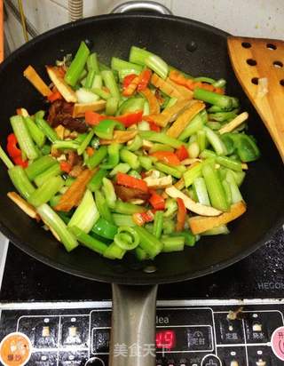 小炒豆干~芹菜五花肉炒豆干的做法步骤:10