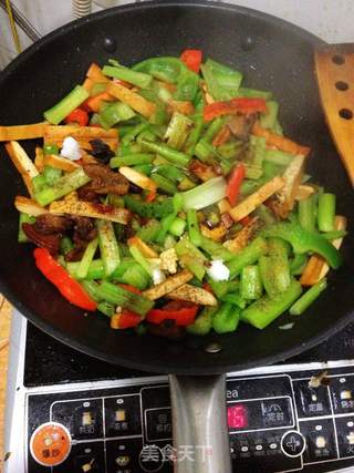 小炒豆干~芹菜五花肉炒豆干的做法步骤:12