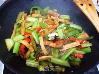 小炒豆干~芹菜五花肉炒豆干的做法步骤:13