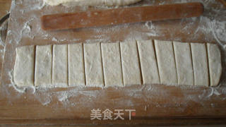 健康油条自己炸的做法步骤:5