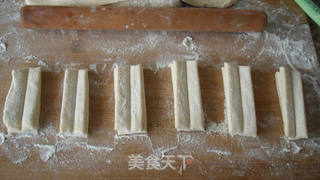 健康油条自己炸的做法步骤:7