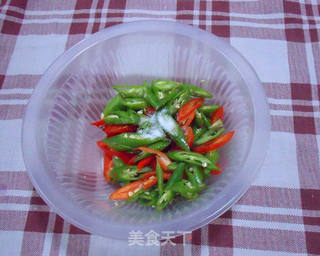 双椒豆豉炒鸡蛋的做法步骤:2