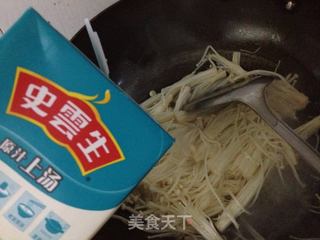 【食尚擂台中餐区】上汤金针菇肥牛的做法步骤：5