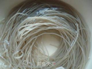 家常泡菜炒粉条的做法步骤:2