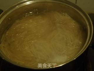 家常泡菜炒粉条的做法步骤:5