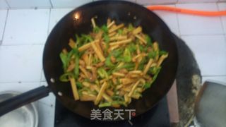 青椒豆干炒肉的做法步骤：6