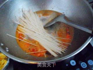 西红柿鸡蛋鲜虾面条的做法步骤:7