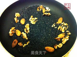 杏仁核桃黑芝麻糊的做法步骤:4