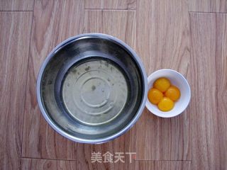 黑米面戚风蛋糕的做法步骤:2