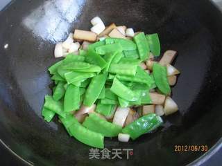 荷兰豆炒鸡蛋干的做法步骤:10
