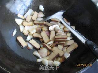 荷兰豆炒鸡蛋干的做法步骤:9