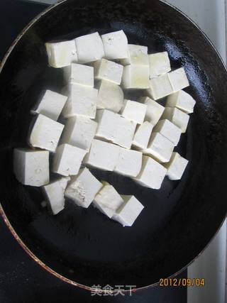 香菇酱炒豆腐的做法步骤:3