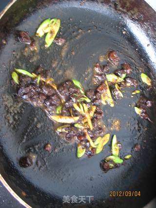 香菇酱炒豆腐的做法步骤:7