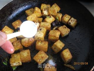 香菇酱炒豆腐的做法步骤:9