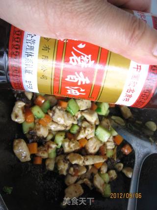 香菇酱炒鸡丁的做法步骤:10