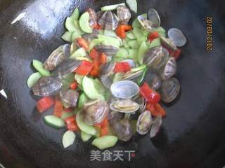 老黄瓜炒花蛤的做法步骤:13