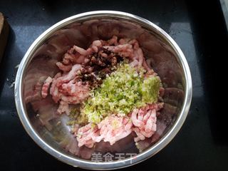 猪肉白菜饺子的做法步骤:2