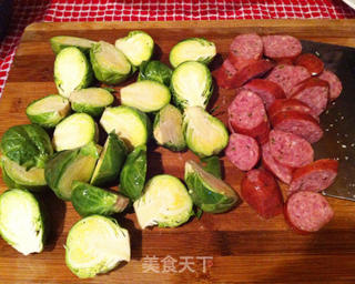 牛肉香肠炒儿菜的做法步骤:2