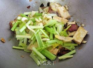 最完美的食材组合——芹菜豆腐的做法步骤:7