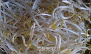 蒜蓉炒豆芽---宝贝大爱啊!!的做法步骤:2