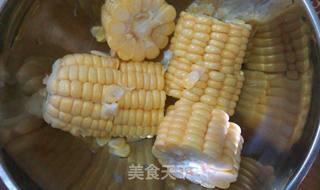 胡萝卜玉米莲藕大骨汤的做法步骤:5