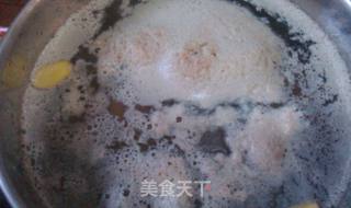 胡萝卜玉米莲藕大骨汤的做法步骤:7