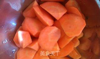 胡萝卜玉米莲藕大骨汤的做法步骤:4