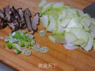 腊肉炒佛手瓜的做法步骤：5