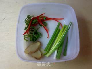 葱香咸鸡腿的做法步骤:2