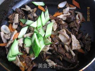 小炒松蘑的做法步骤:10