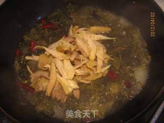 酸菜炖烧鸡—剩菜可以再利用的做法步骤:8