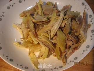 酸菜炖烧鸡—剩菜可以再利用的做法步骤:2