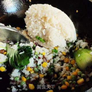 鸡蛋 三丁炒米饭的做法步骤:19
