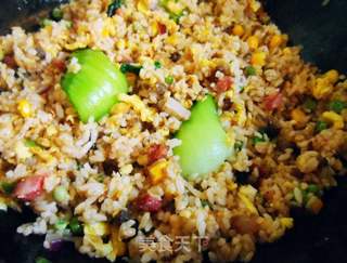 鸡蛋 三丁炒米饭的做法步骤:22