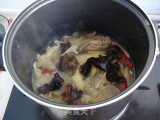 榨菜炖烧鸡的做法步骤:9