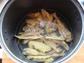 榨菜炖烧鸡的做法步骤:3