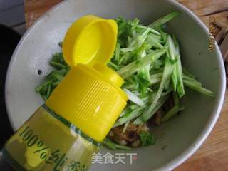 黄瓜金针鸡蛋干的做法步骤:11