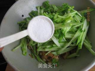 黄瓜金针鸡蛋干的做法步骤:9