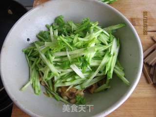 黄瓜金针鸡蛋干的做法步骤:8