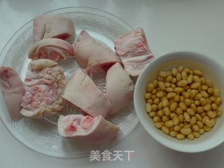 【猪蹄黄豆汤and红烧猪蹄】一举两得的美味的做法步骤：1