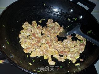 猪板肉炒木耳的做法步骤:4