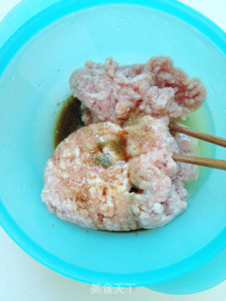 巧手打造重磅宴客菜——灌汤丸子的做法步骤:2
