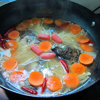 鱼头素菜锅的做法步骤:7