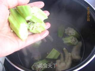 秋葵鸡爪汤的做法步骤:11