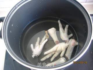 秋葵鸡爪汤的做法步骤:5
