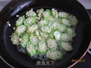 秋葵炒虾的做法步骤:5
