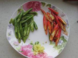 双椒豆豉炒肉丝的做法步骤:2