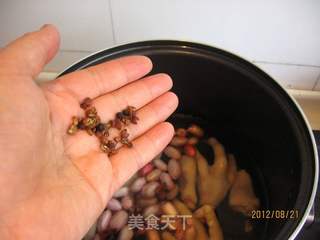 花生炖鸡爪的做法步骤:9